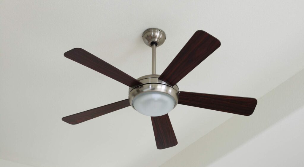 which way should a ceiling fan turn in winter